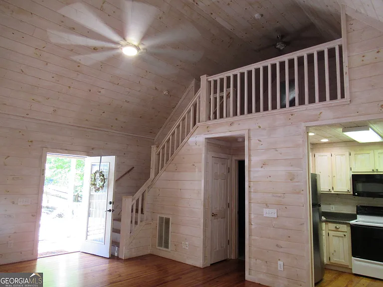 139 Trevor Trl — Photo 10