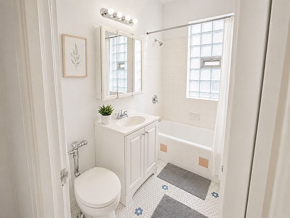 3rd image of 447 W Arlington Pl #3