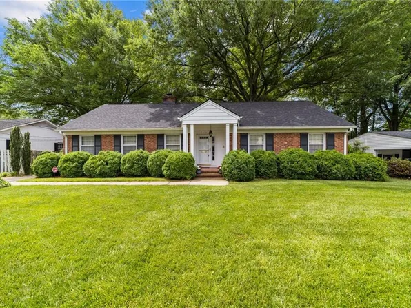 2917 New Hanover Dr, Greensboro, NC 27408