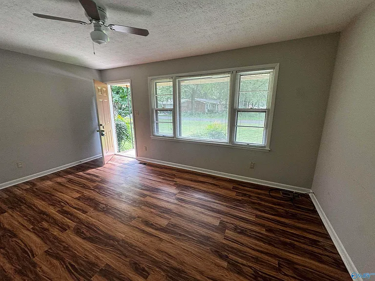 109 Carol Dr — Photo 3
