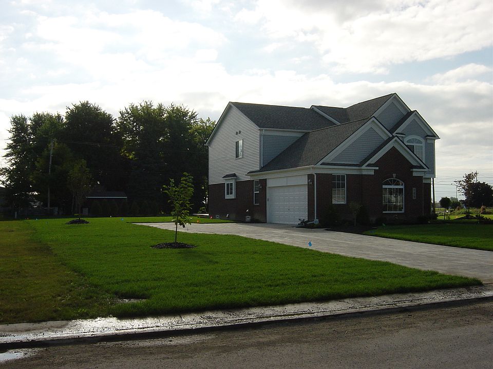 2nd image of 105 Aberdeen Ln