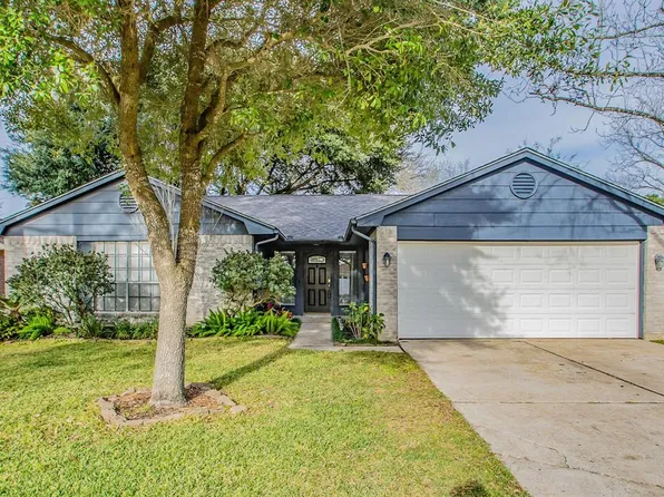 17047 Coachmaker Dr, Friendswood, TX 77546