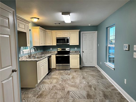 4th image of 740 1st Ave