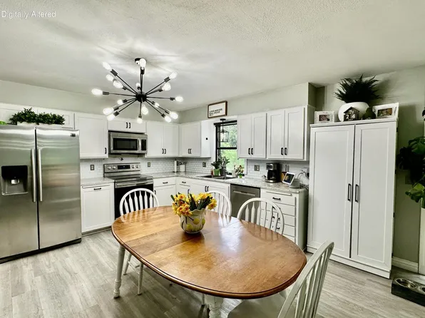 1894 Annette COURT, West Bend, WI 53090