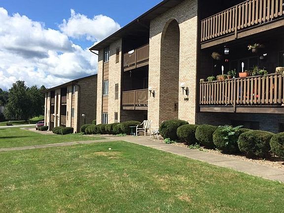 4th image of 4401 Country Club Dr APT 27
