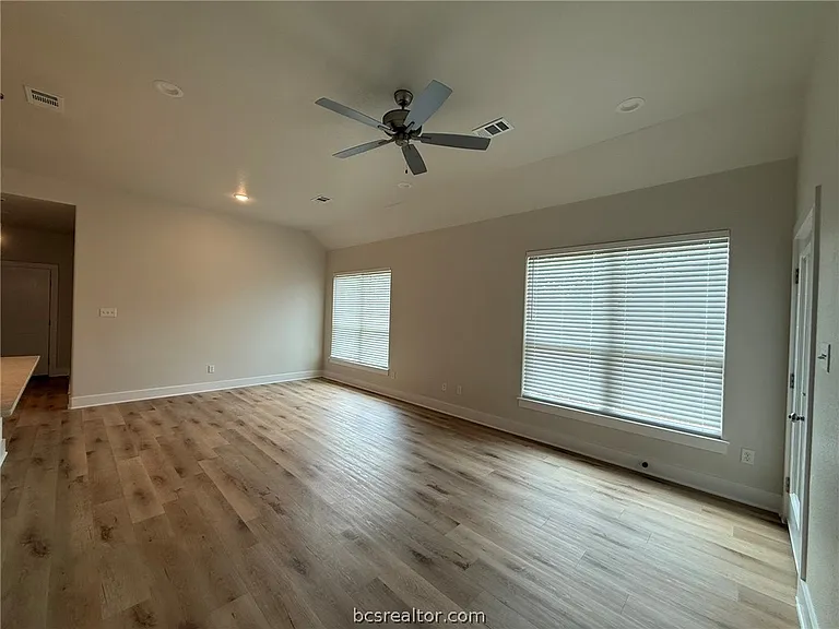4107 Laura Ln — Photo 5