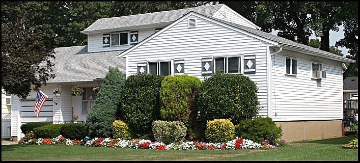1st image of 135 Oak St