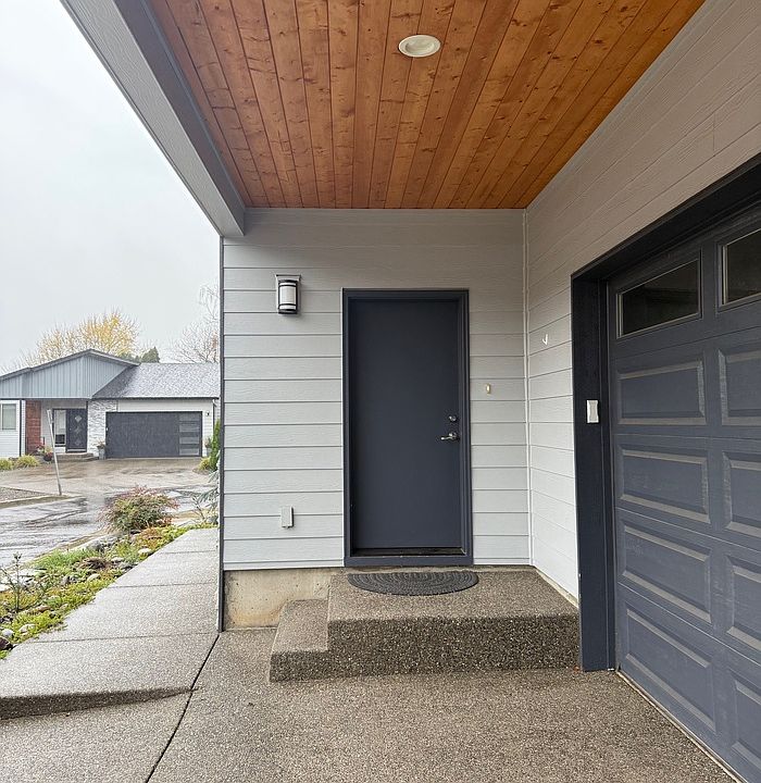 1st image of 4309 NE 61st St #B