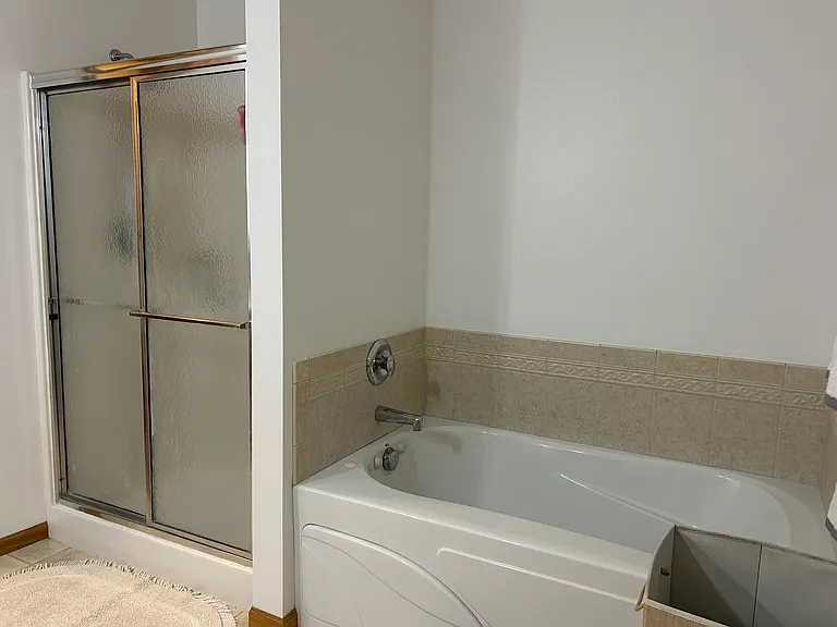 449 N Westmount Dr — Photo 8