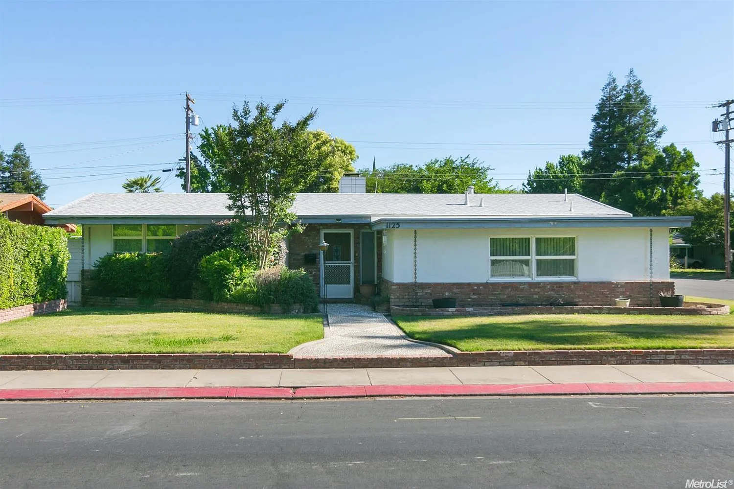 1125 E Fairmont Ave photo 1
