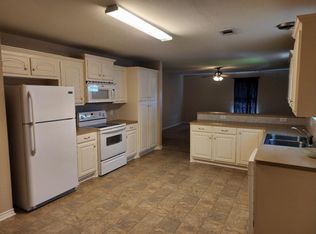 5989 32nd St APT B, Groves, TX 77619