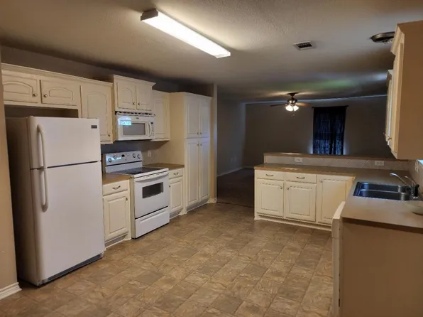 5989 32nd St APT B, Groves, TX 77619