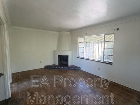 3rd image of 414 Pine St SE Unit 2
