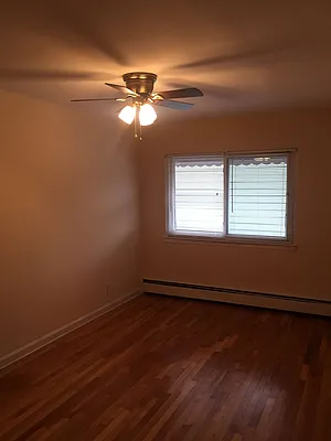 Rented by Metroline Realty | media 21