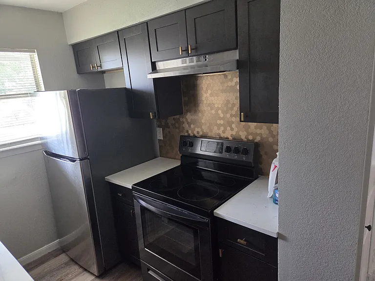 601 Harbour Ave #105 — Photo 5