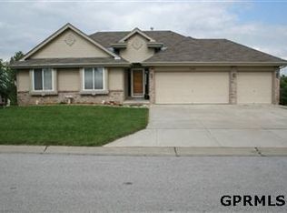 19591 Ridgeway Dr, Plattsmouth, NE 68048
