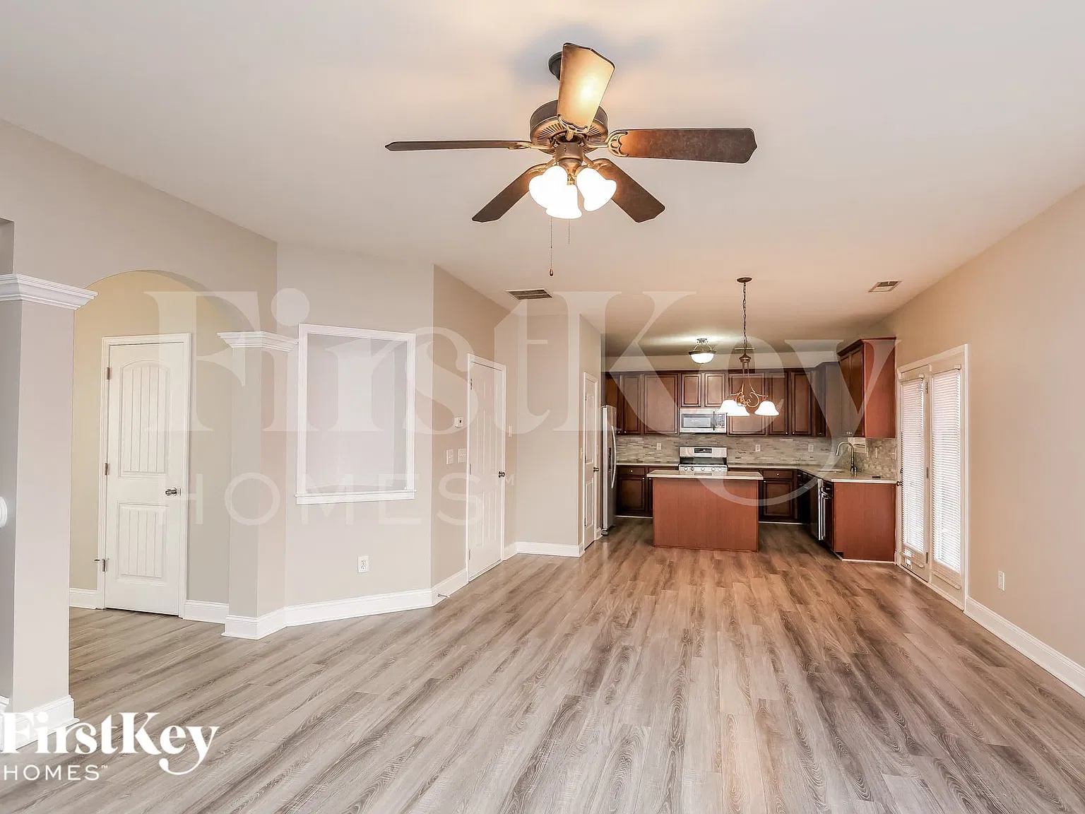 5 bed, 4.0 bath, 2290 sqft, $2,890 — Photo 4