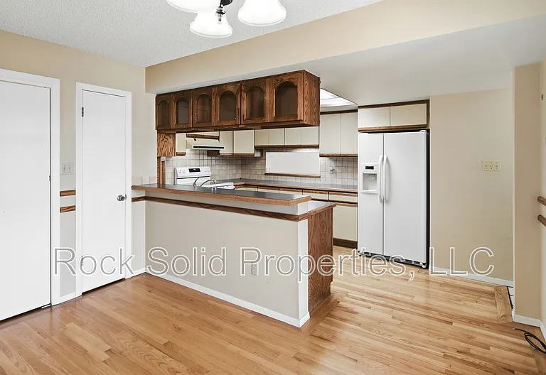 5416 Meadowbrook Dr — Photo 6