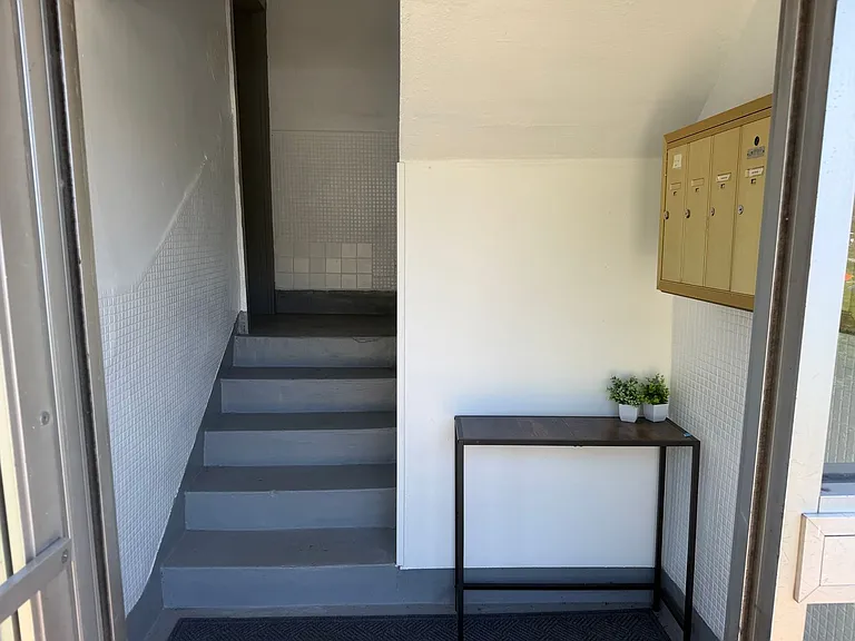 (370) 2526-30 Bellevue — Photo 3
