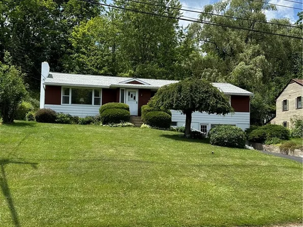 242 Waldorf Pkwy, Syracuse, NY 13224