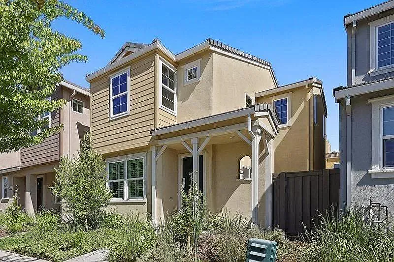 2555 Judith Resnik Ave photo 1