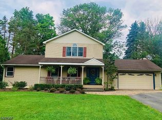 8 Robinson Ave, Succasunna, NJ 07876