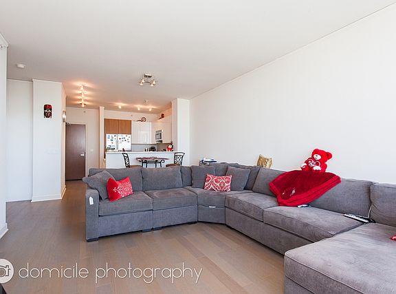 2nd image of 1901 S Calumet Ave #2810