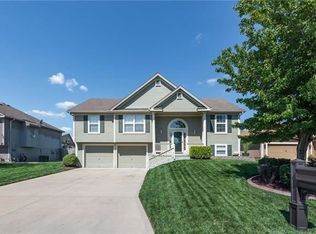 956 NW Birch Ct, Grain Valley, MO 64029