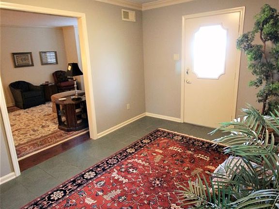 4th image of 1644 Holly Hill Dr