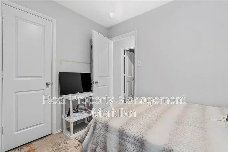 3 bed, 2.0 bath, 1028 sqft, $1,875 — Photo 4