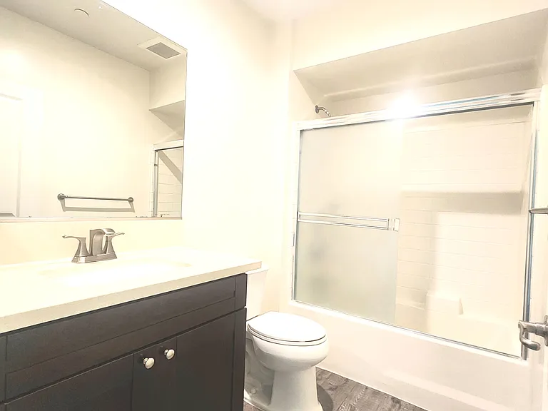 644 N Harvard Blvd #204 — Photo 14