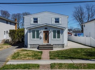 643 Midvale Ave, East Meadow, NY 11554