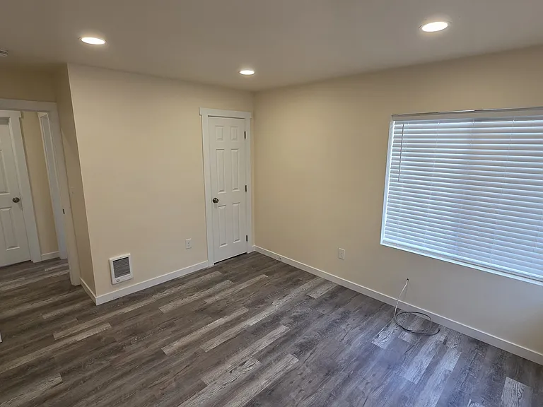 730 Myrtine St — Photo 14