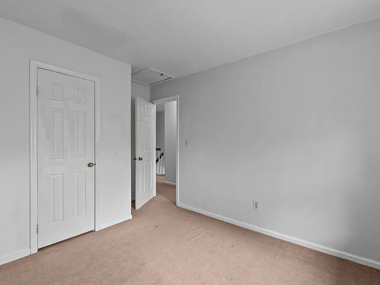 405 Falling Ln #1 — Photo 6