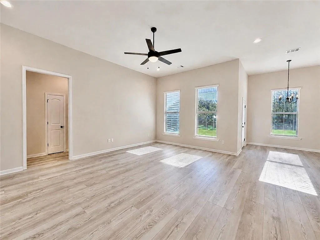 3 bed, 1844 sqft, $2,000 — Photo 3