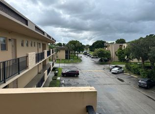 251 Berkley Rd APT 305, Hollywood, FL 33024
