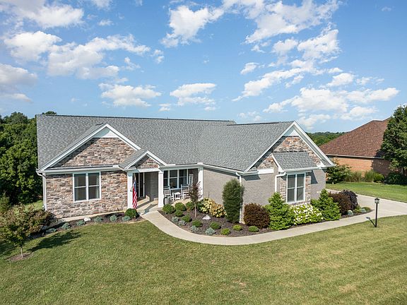 3rd image of 115 Lynwood Dr