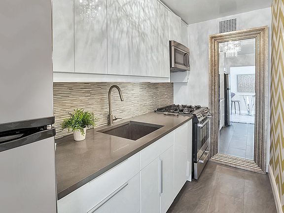 4th image of 205 W End Ave APT 25-W