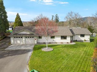 1422 Wineteer Ln, Grants Pass, OR 97527