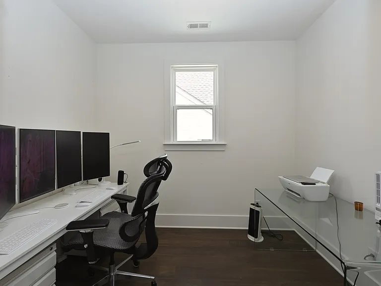 1945B Kimbark Dr — Photo 3