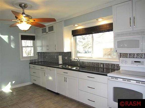 2nd image of 410 Pine St
