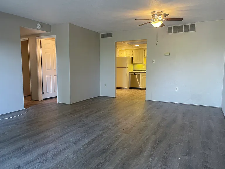 4511 Forest Ln — Photo 4