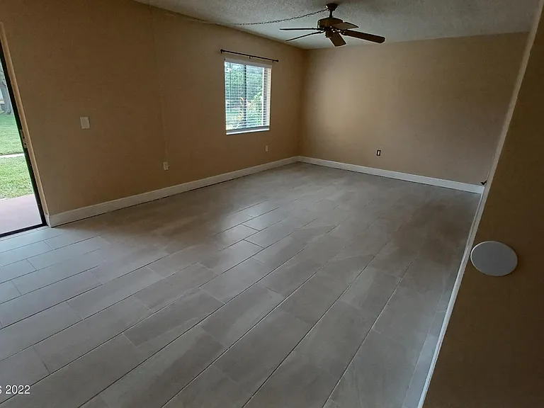 196 San Juan Cir — Photo 8