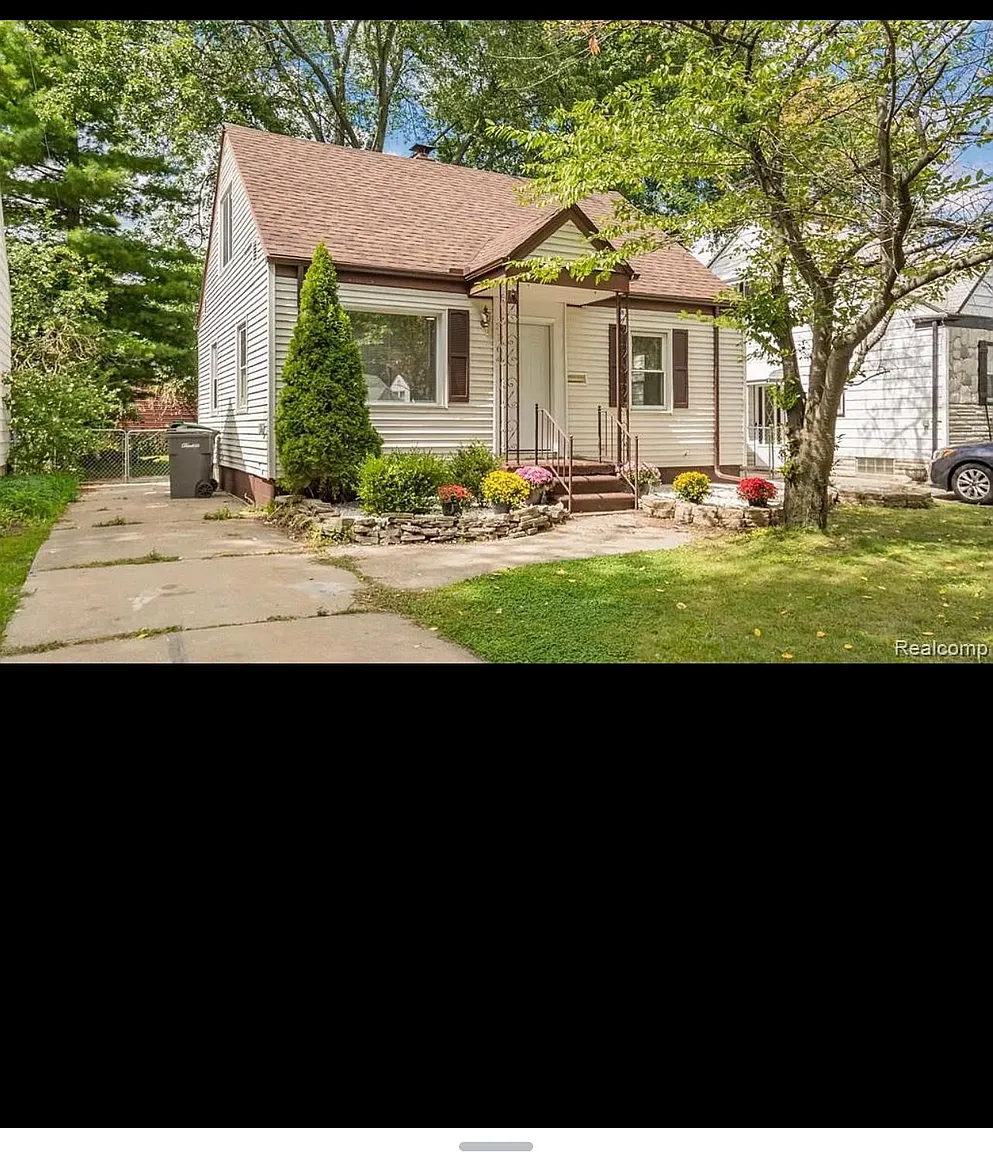 3164 Edgewood St photo 1