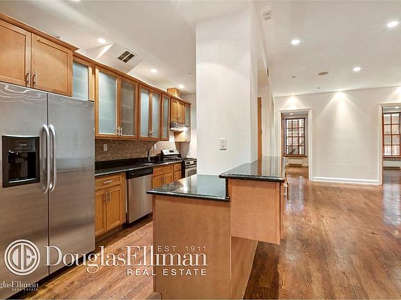 4th image of 54 Stone St APT 2