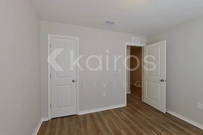 855 Cervantes St E — Photo 8