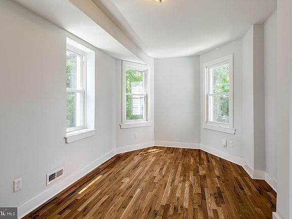 4th image of 1720 N Marshall St #2
