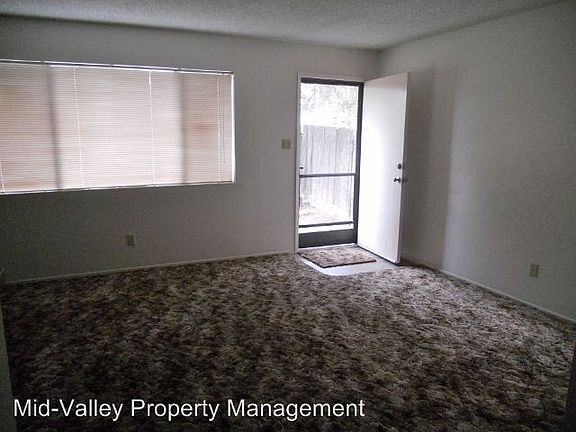 4th image of 1100 W Myrtle Ave
