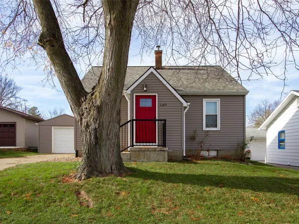 1109 E 2nd St, Pella, IA 50219