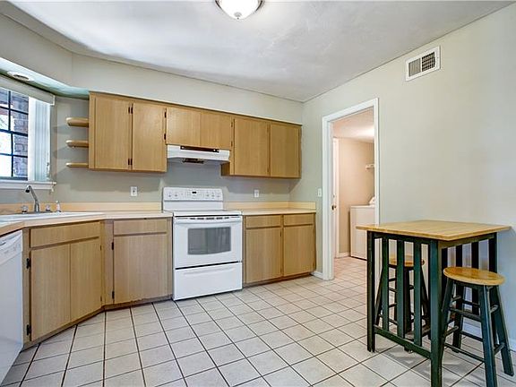 5th image of 3201 Chatsworth Ln